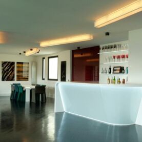 bar en matériaux solid surface